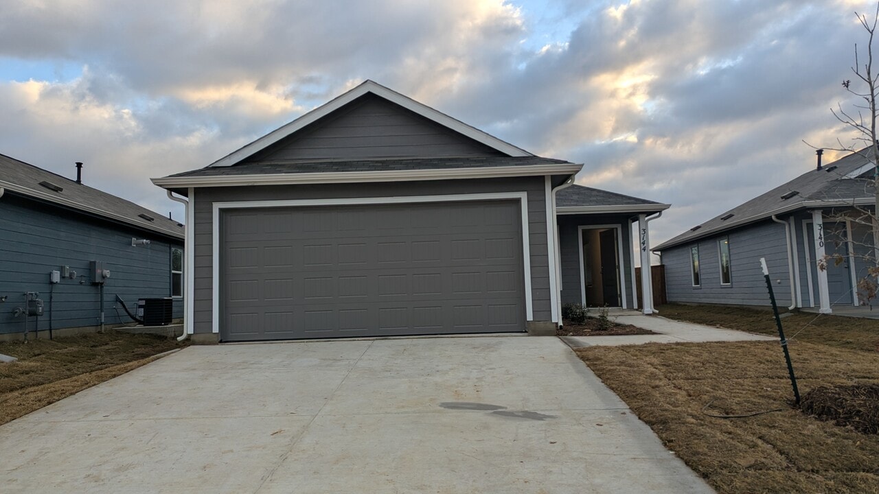 3144 Burmese St in Providence Village, TX - Foto de edificio