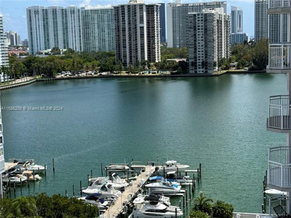 18031 Biscayne Blvd, Unit 1402 in Aventura, FL - Foto de edificio