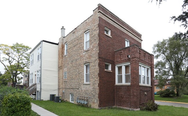 1900 Harvey Ave in Berwyn, IL - Foto de edificio - Building Photo