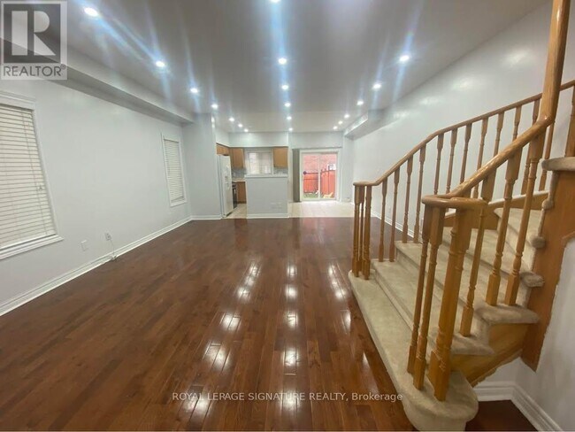 5610 Freshwater Dr in Mississauga, ON - Building Photo - Building Photo