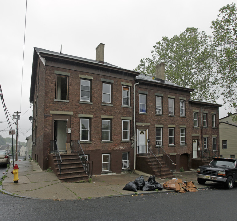 35-39 Ryle Ave in Paterson, NJ - Building Photo