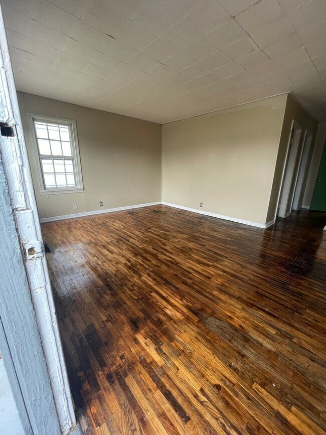 1722 E 2nd Ave in Hutchinson, KS - Building Photo - Building Photo