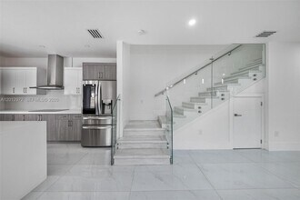 3142 Carter St in Miami, FL - Building Photo - Building Photo