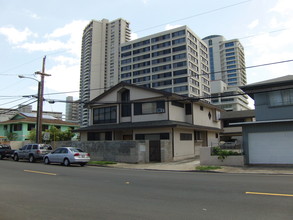 2211 Lime St in Honolulu, HI - Building Photo - Building Photo