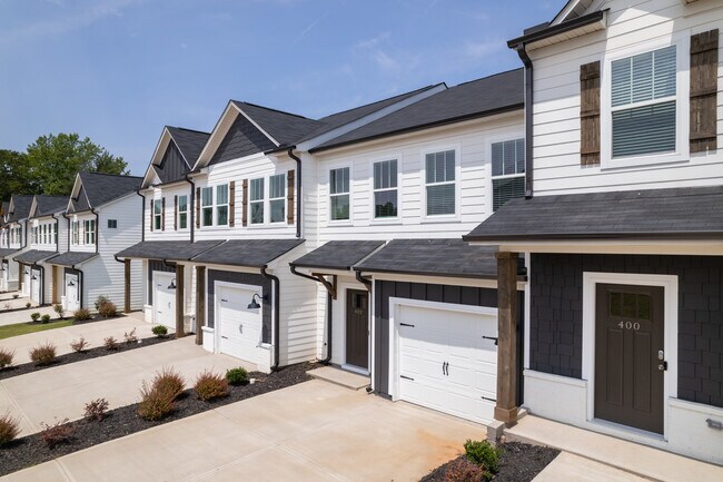 Neely Village in Mauldin, SC - Building Photo - Building Photo