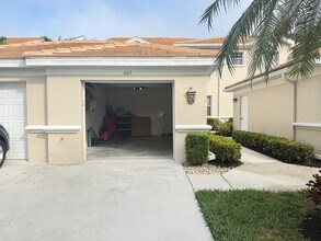 6295 Wilshire Pines Cir in Naples, FL - Building Photo - Building Photo