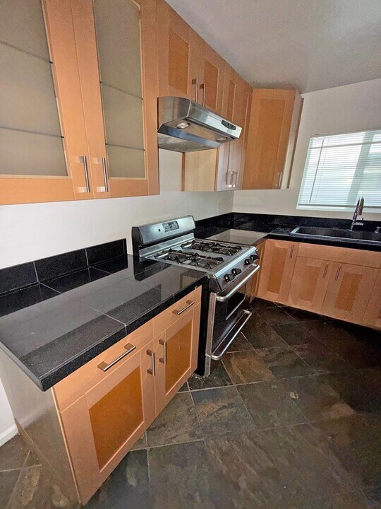 1931 S Shenandoah St, Unit 2 in Los Angeles, CA - Building Photo