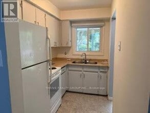 137 Toulon Crescent in London, ON - Building Photo - Building Photo
