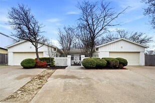 3215 Las Vegas Trail in Fort Worth, TX - Building Photo