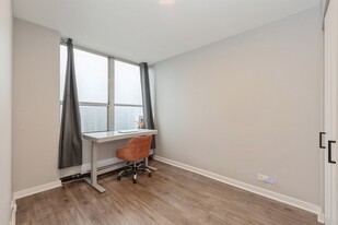 655 W Irving Park Rd, Unit #1706 in Chicago, IL - Building Photo - Building Photo