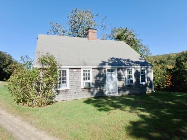 76 Ben Chase Rd in West Tisbury, MA - Building Photo