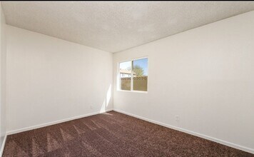 44518 Benald St in Lancaster, CA - Foto de edificio - Building Photo