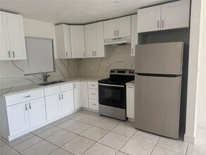 732 SW 6th St in Dania Beach, FL - Foto de edificio - Building Photo