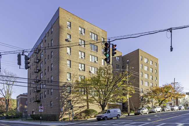 530 Riverdale Ave in Yonkers, NY - Building Photo - Building Photo