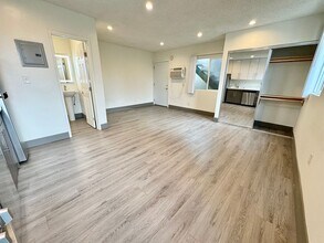 12117 Pacific Ave, Unit 01 in Los Angeles, CA - Building Photo - Building Photo