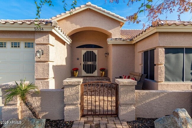 5534 W Arrowhead Lakes Dr in Glendale, AZ - Building Photo - Building Photo