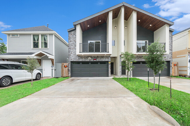 8119 Venus St, Unit A in Houston, TX - Building Photo - Building Photo