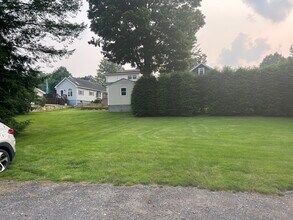 54 Oxford Rd, Unit First floor right in New Hartford, NY - Building Photo - Building Photo