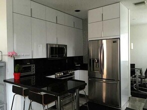 1654 Salerno Cir in Weston, FL - Foto de edificio - Building Photo