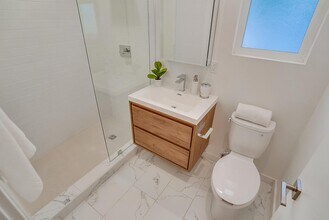 721 Silver Lake Blvd in Los Angeles, CA - Building Photo - Building Photo