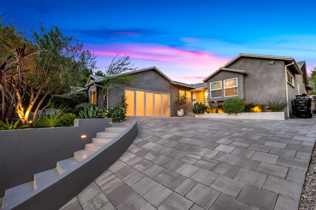 4716 Tyrone Ave in Sherman Oaks, CA - Foto de edificio