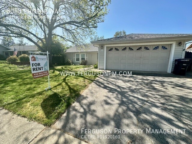 8068 Phoebe Way in Citrus Heights, CA - Building Photo