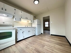 3313-3315 Pompon St in Manitowoc, WI - Building Photo - Building Photo