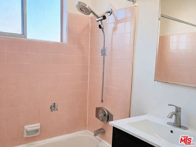 1022 S Catalina St in Los Angeles, CA - Building Photo - Building Photo