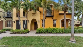 8965 Malibu Ln in Naples, FL - Building Photo