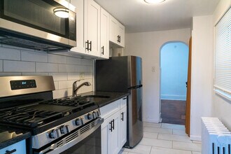 5908 W Girard Ave in Philadelphia, PA - Building Photo - Building Photo