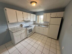 6278 W 22nd Ct in Hialeah, FL - Building Photo - Building Photo