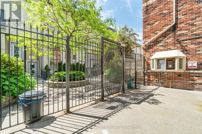 21 Earl St in Toronto, ON - Building Photo - Building Photo