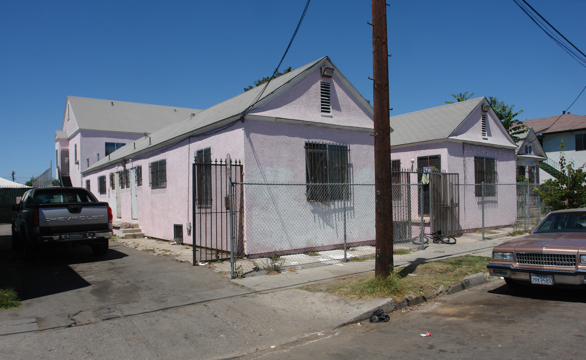 131-133 E 50th St in Los Angeles, CA - Building Photo