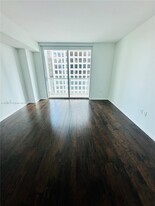 500 Brickell Ave, Unit 2106 in Miami, FL - Building Photo - Building Photo