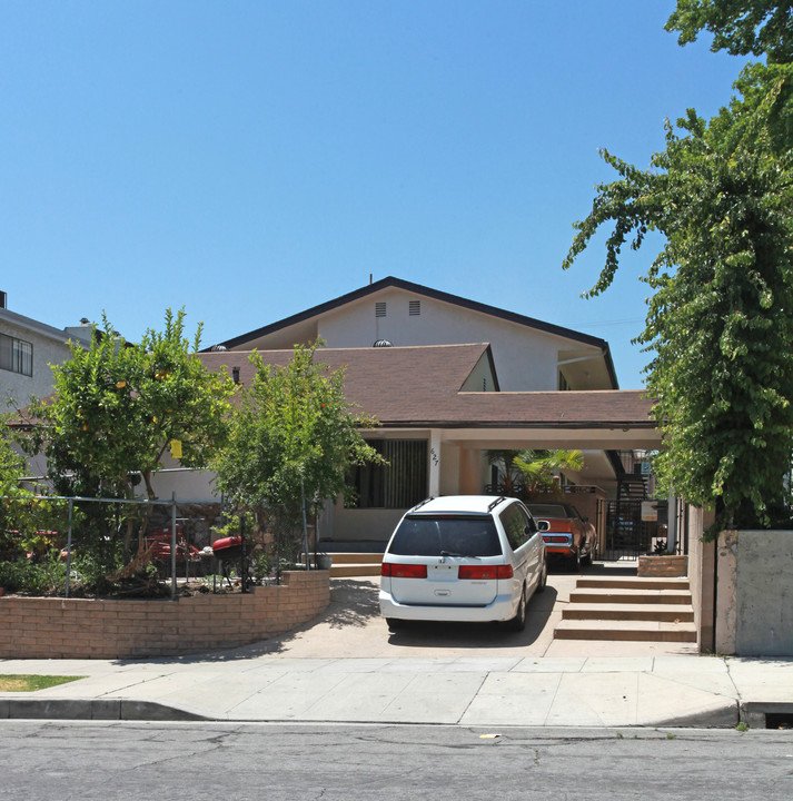 627 E Cedar Ave in Burbank, CA - Building Photo