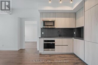 327-4327 King St W in Toronto, ON - Building Photo - Building Photo