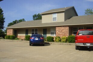 200 E F St in Russellville, AR - Building Photo
