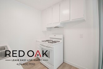 8309 Cedros Ave in Los Angeles, CA - Foto de edificio - Building Photo