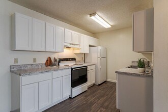 Morganton Place Apartment Homes in Fayetteville, NC - Foto de edificio - Building Photo