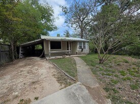 3414 Riverside Dr in Kerrville, TX - Building Photo