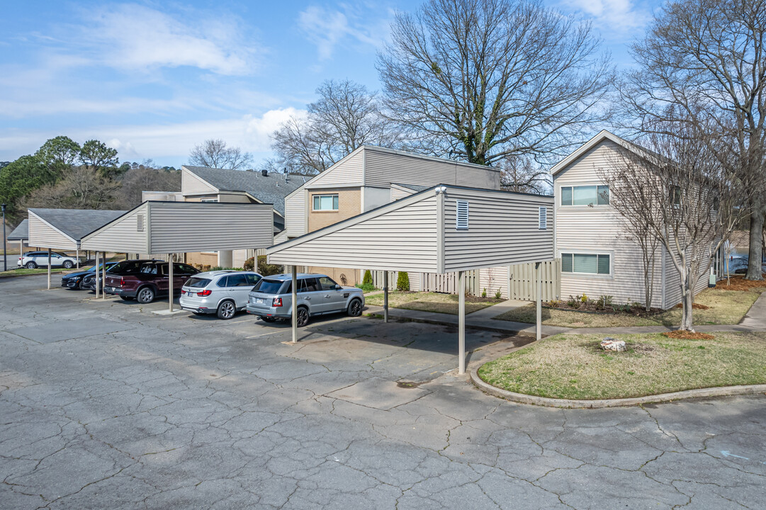 Round River Condominiums in Little Rock, AR - Building Photo