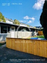 422 NE 160th Ave in Portland, OR - Building Photo - Building Photo