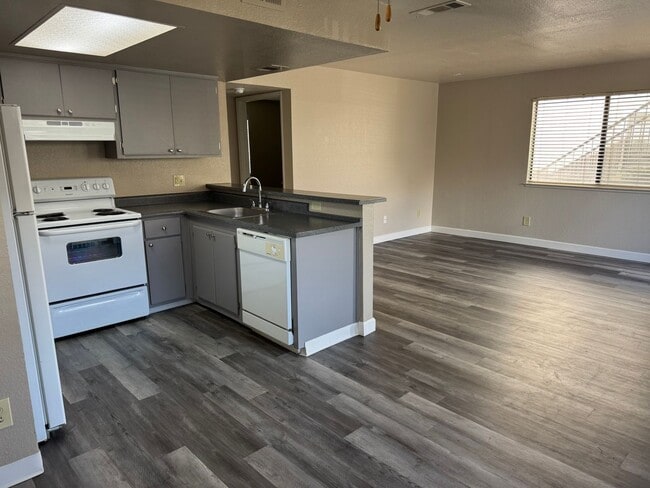 White Willow Glen Apartments in Sacramento, CA - Building Photo - Building Photo