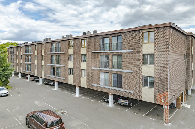 Hampshire House Condos in Bridgeport, CT - Building Photo - Building Photo