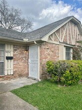 9406 Tooley Dr in Houston, TX - Building Photo - Building Photo