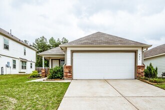 207 Black Bear Dr in Huntsville, TX - Building Photo - Building Photo