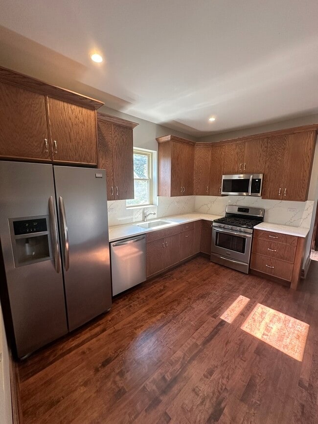 5648 W Higgins Ave in Chicago, IL - Building Photo - Building Photo