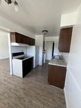 744 E Michigan Ave, Unit 04 in Battle Creek, MI - Foto de edificio - Building Photo