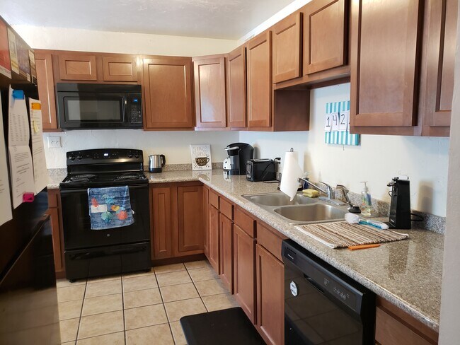 1422 E Lee St, Unit #1 - 5 bedroom 3 bath in Tucson, AZ - Building Photo - Building Photo