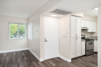 Lynwood Knolls in Vacaville, CA - Foto de edificio - Building Photo